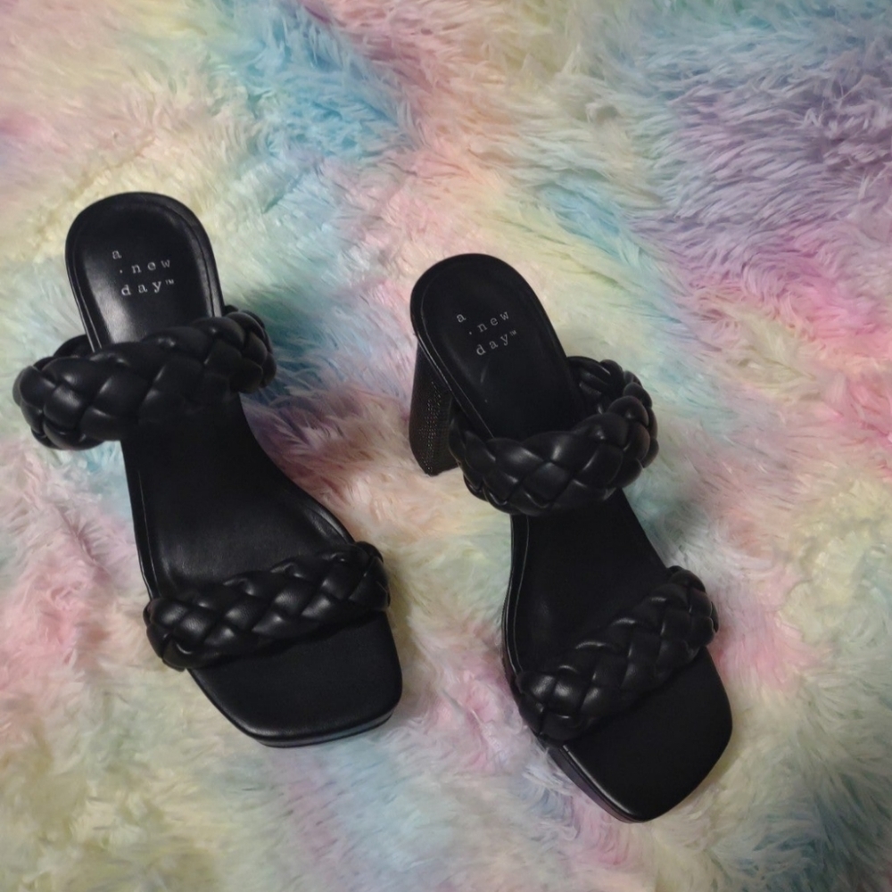 Never worn chunky heels - Picture 2 of 3